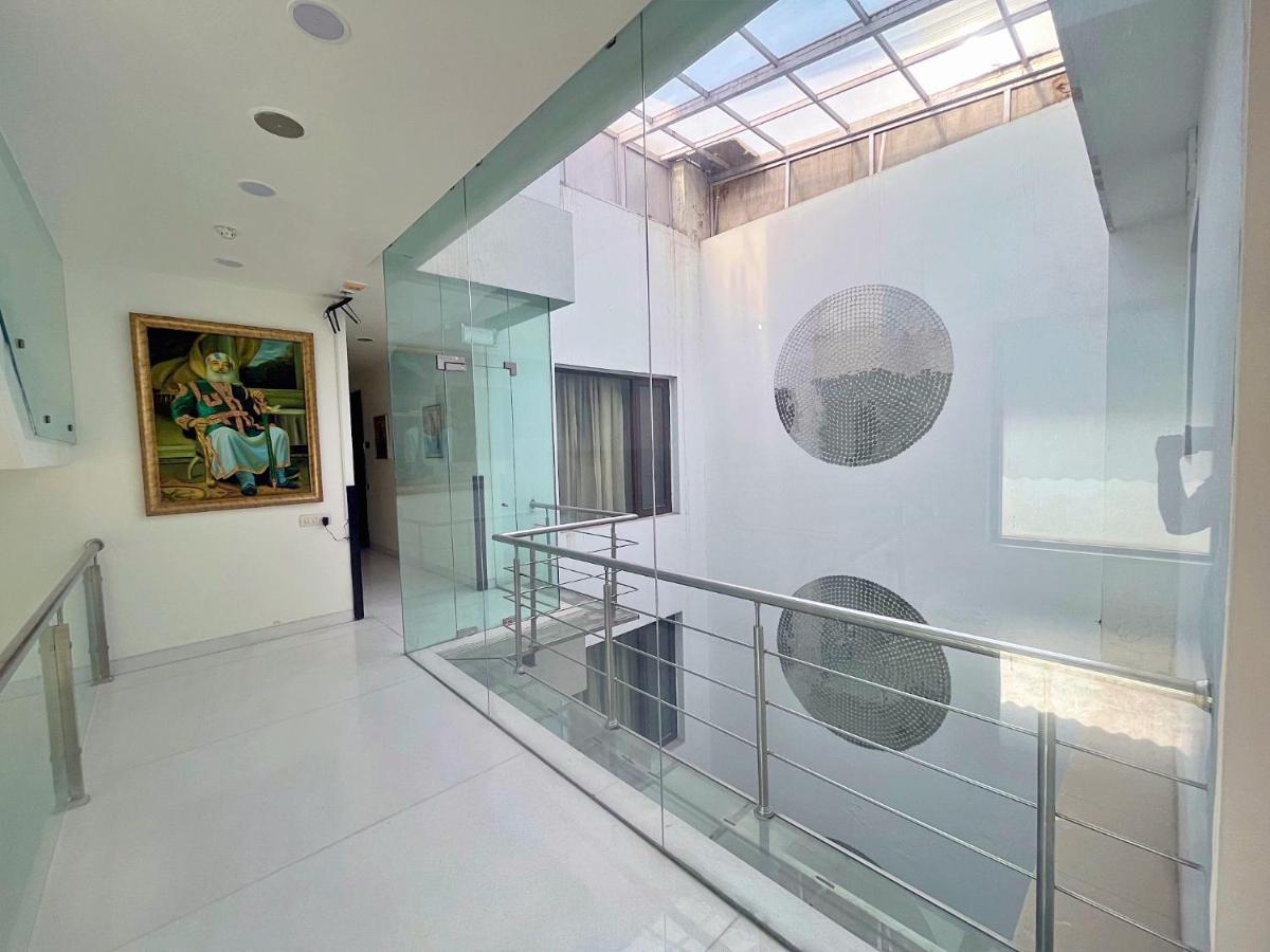 Hotel Amber By Orion New Delhi