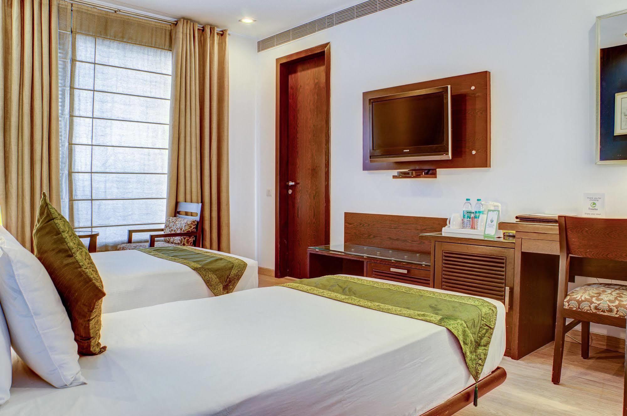 Amber By Orion Hotel 4*