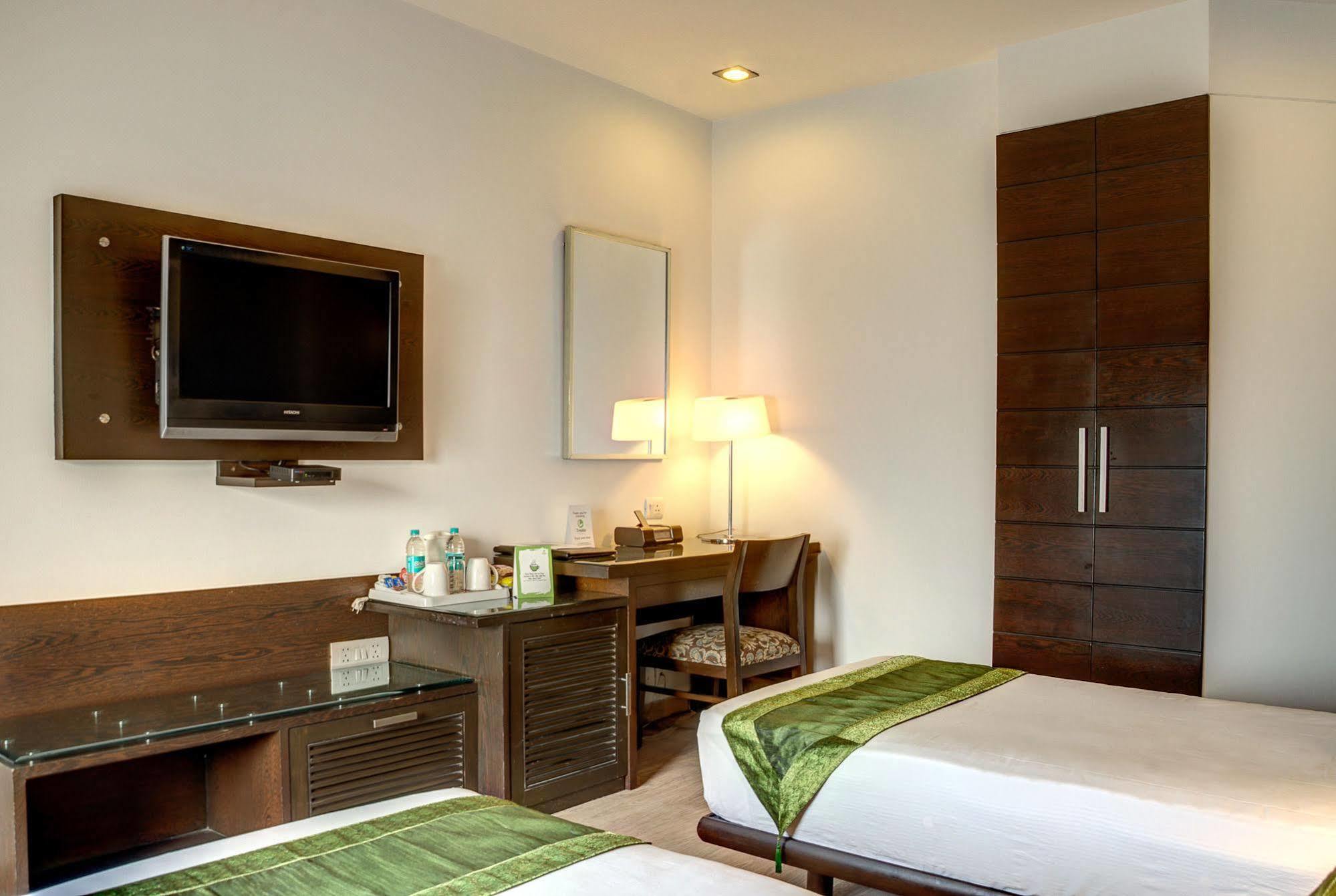 Amber By Orion Hotel 4*